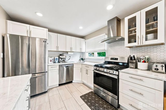 9 Meyer Road, Edison, NJ 08817