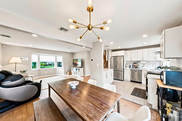 9 Meyer Road, Edison, NJ 08817