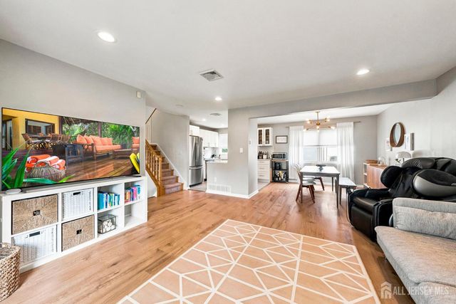 9 Meyer Road, Edison, NJ 08817