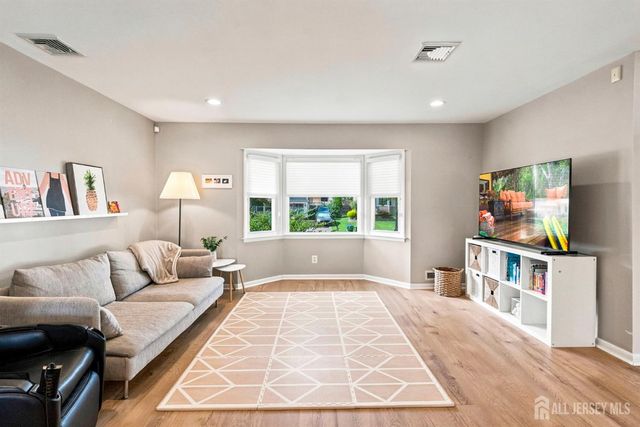 9 Meyer Road, Edison, NJ 08817