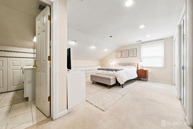 9 Meyer Road, Edison, NJ 08817