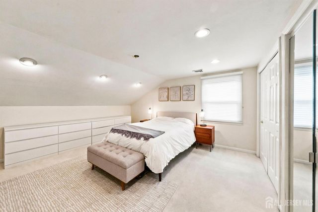 9 Meyer Road, Edison, NJ 08817