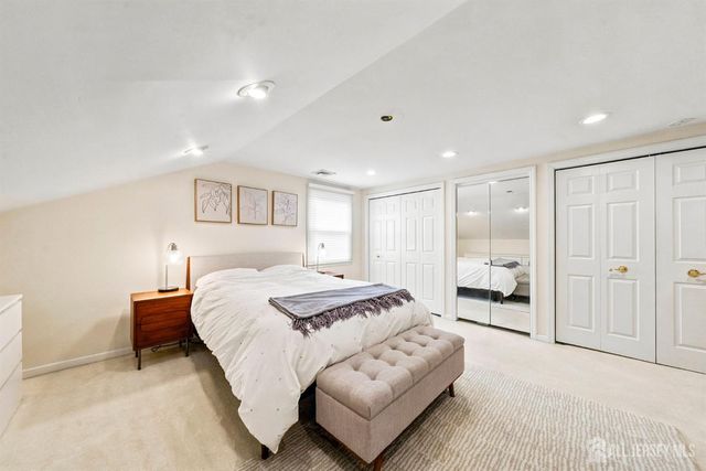 9 Meyer Road, Edison, NJ 08817