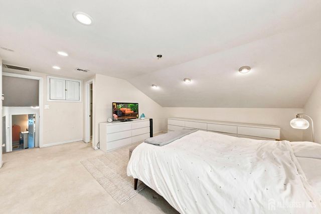 9 Meyer Road, Edison, NJ 08817