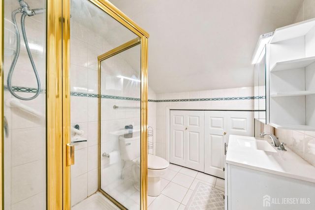9 Meyer Road, Edison, NJ 08817
