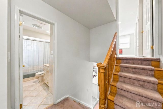 9 Meyer Road, Edison, NJ 08817