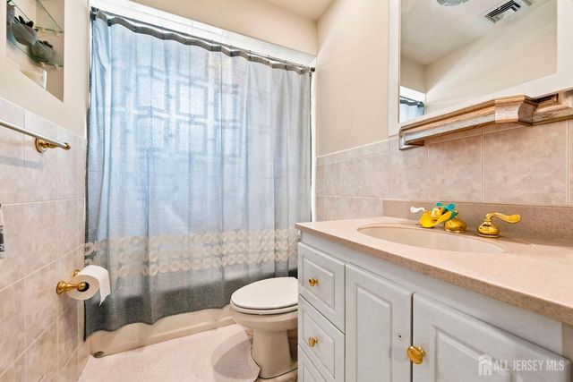 9 Meyer Road, Edison, NJ 08817