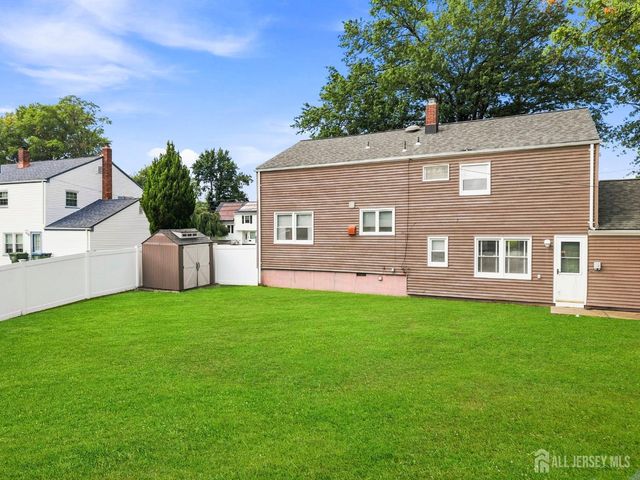 9 Meyer Road, Edison, NJ 08817