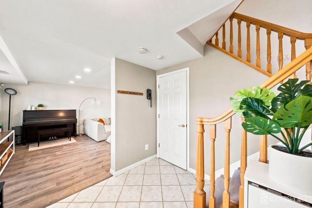 9 Meyer Road, Edison, NJ 08817