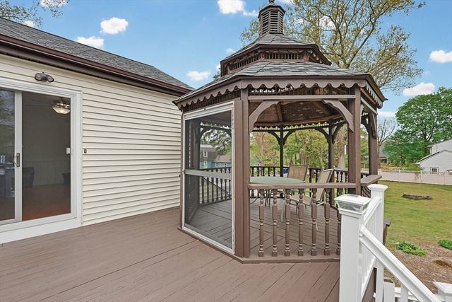 10 Charles River Rd, Medway, MA 02053