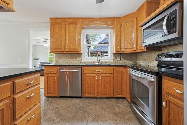 10 Charles River Rd, Medway, MA 02053