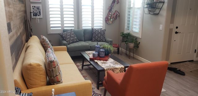 3318 E LOS GATOS Drive, Phoenix, AZ 85050