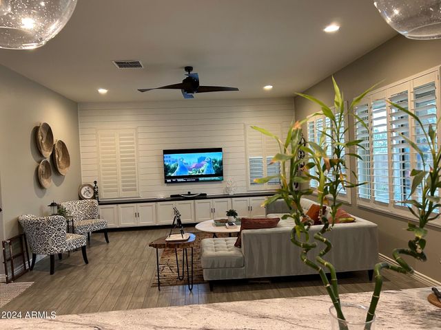 3318 E LOS GATOS Drive, Phoenix, AZ 85050