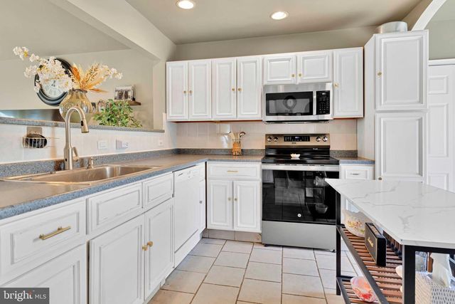 833 EMERSON ST, Philadelphia, PA 19111