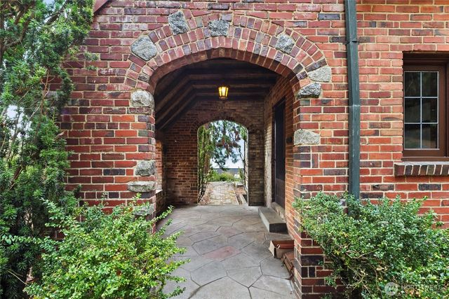 16349 Maplewild Avenue SW, Burien, WA 98166