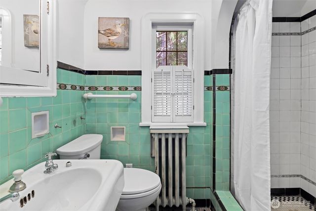 16349 Maplewild Avenue SW, Burien, WA 98166