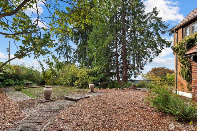 16349 Maplewild Avenue SW, Burien, WA 98166