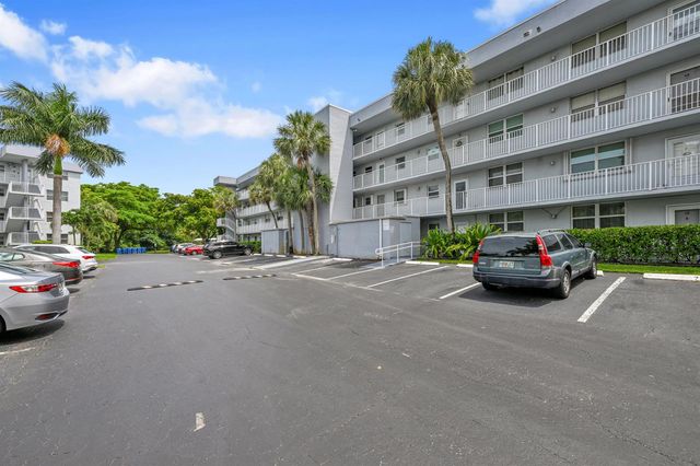 103 ROYAL PARK Drive 2E, Oakland Park, FL 33309