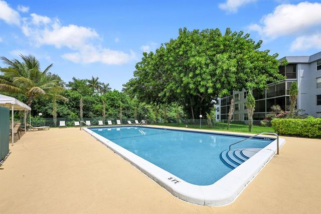 103 ROYAL PARK Drive 2E, Oakland Park, FL 33309