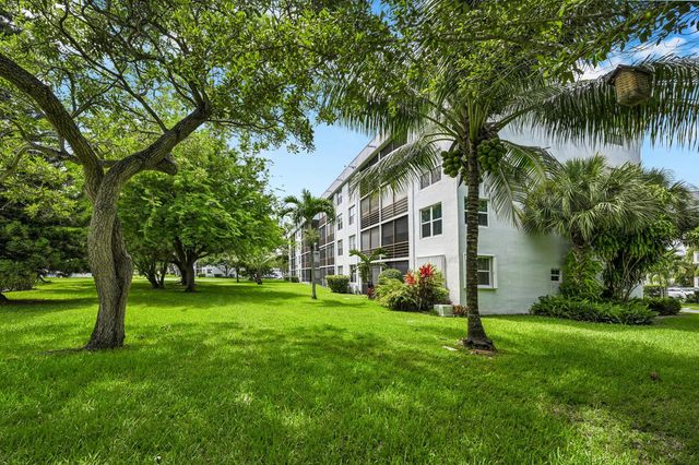 103 ROYAL PARK Drive 2E, Oakland Park, FL 33309