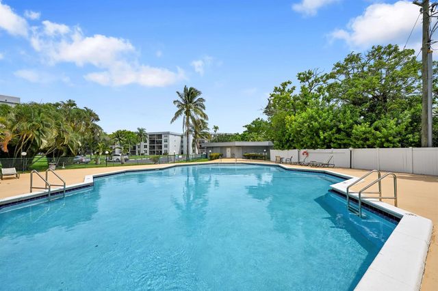 103 ROYAL PARK Drive 2E, Oakland Park, FL 33309