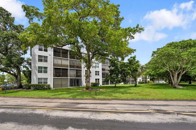 103 ROYAL PARK Drive 2E, Oakland Park, FL 33309