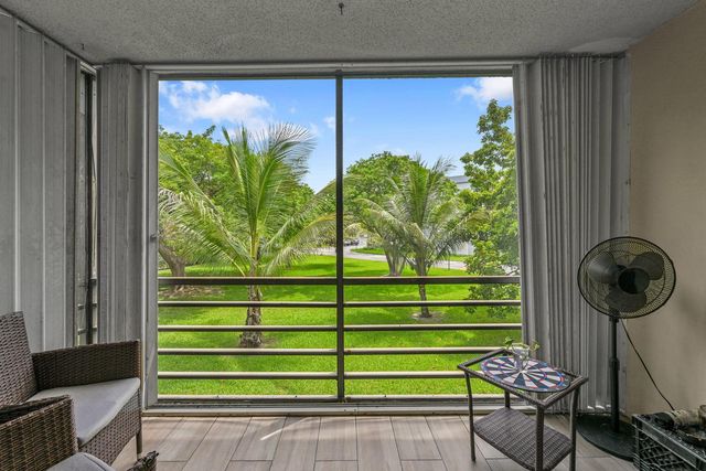 103 ROYAL PARK Drive 2E, Oakland Park, FL 33309