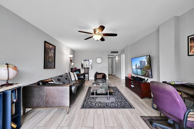 103 ROYAL PARK Drive 2E, Oakland Park, FL 33309