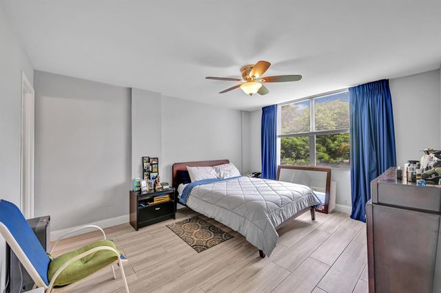 103 ROYAL PARK Drive 2E, Oakland Park, FL 33309
