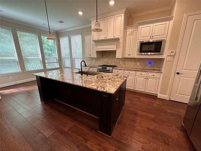 11 Silver Rock Drive, Tomball, TX 77375