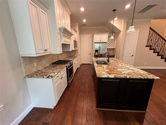 11 Silver Rock Drive, Tomball, TX 77375
