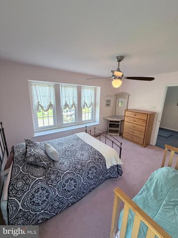 438 TURTLE LN, Langhorne, PA 19047