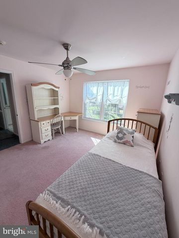 438 TURTLE LN, Langhorne, PA 19047