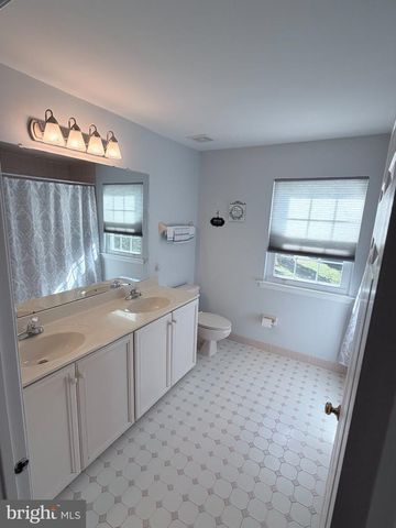 438 TURTLE LN, Langhorne, PA 19047