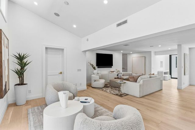 735 NE 6th Street, Boca Raton, FL 33432