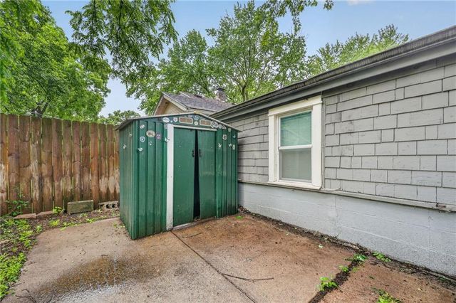 7637 JEFFERSON Street, Kansas City, MO 64114