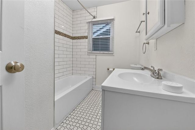 7637 JEFFERSON Street, Kansas City, MO 64114