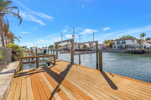 1939 HAWAII AVENUE NE, St Petersburg, FL 33703