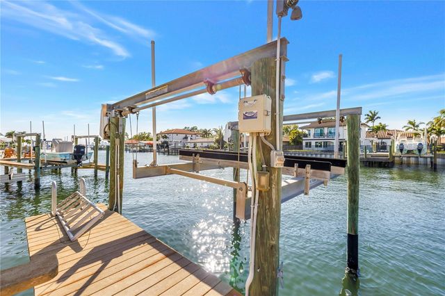 1939 HAWAII AVENUE NE, St Petersburg, FL 33703