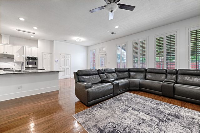 9718 Wolf Creek Drive, Irving, TX 75063