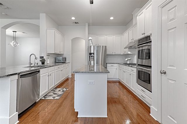 9718 Wolf Creek Drive, Irving, TX 75063