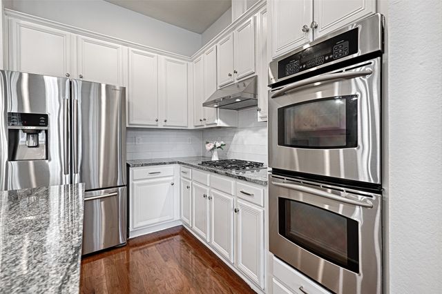 9718 Wolf Creek Drive, Irving, TX 75063