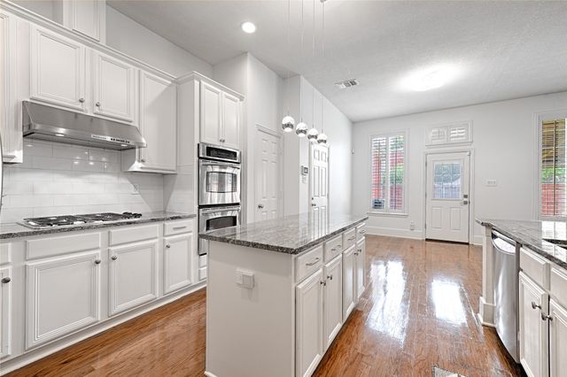 9718 Wolf Creek Drive, Irving, TX 75063