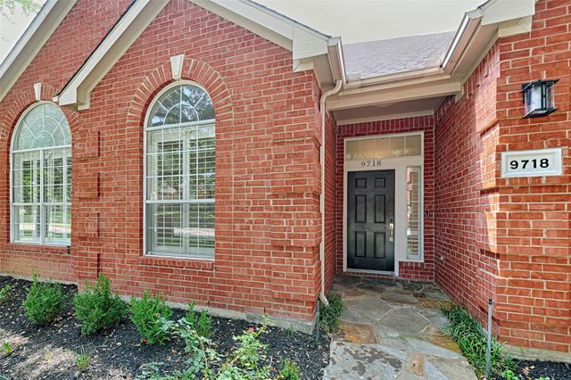 9718 Wolf Creek Drive, Irving, TX 75063
