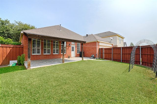 9718 Wolf Creek Drive, Irving, TX 75063