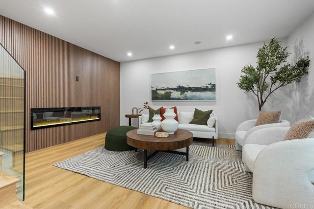 976 Sapphire Street, San Diego, CA 92109