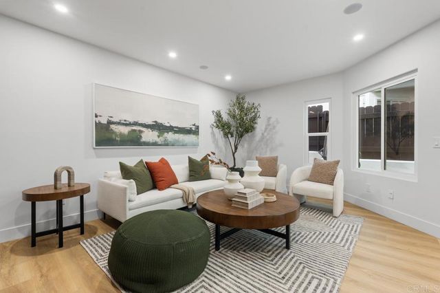 976 Sapphire Street, San Diego, CA 92109