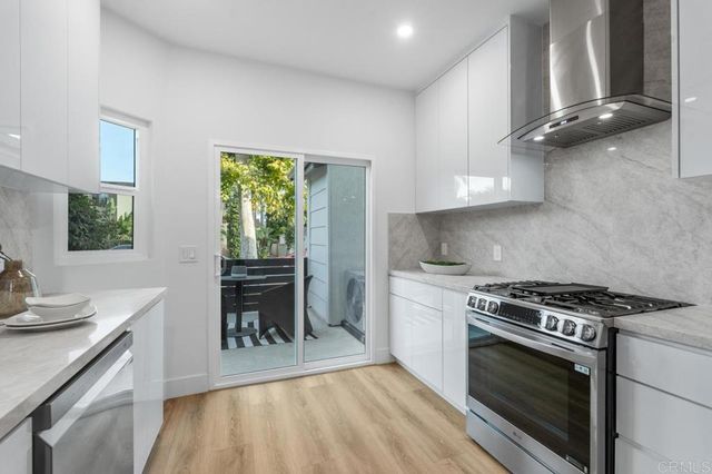 976 Sapphire Street, San Diego, CA 92109