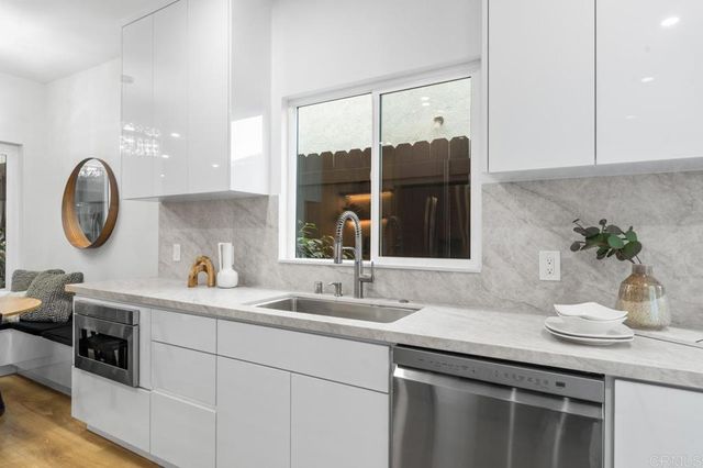 976 Sapphire Street, San Diego, CA 92109