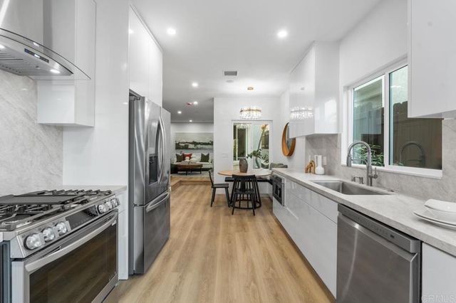 976 Sapphire Street, San Diego, CA 92109